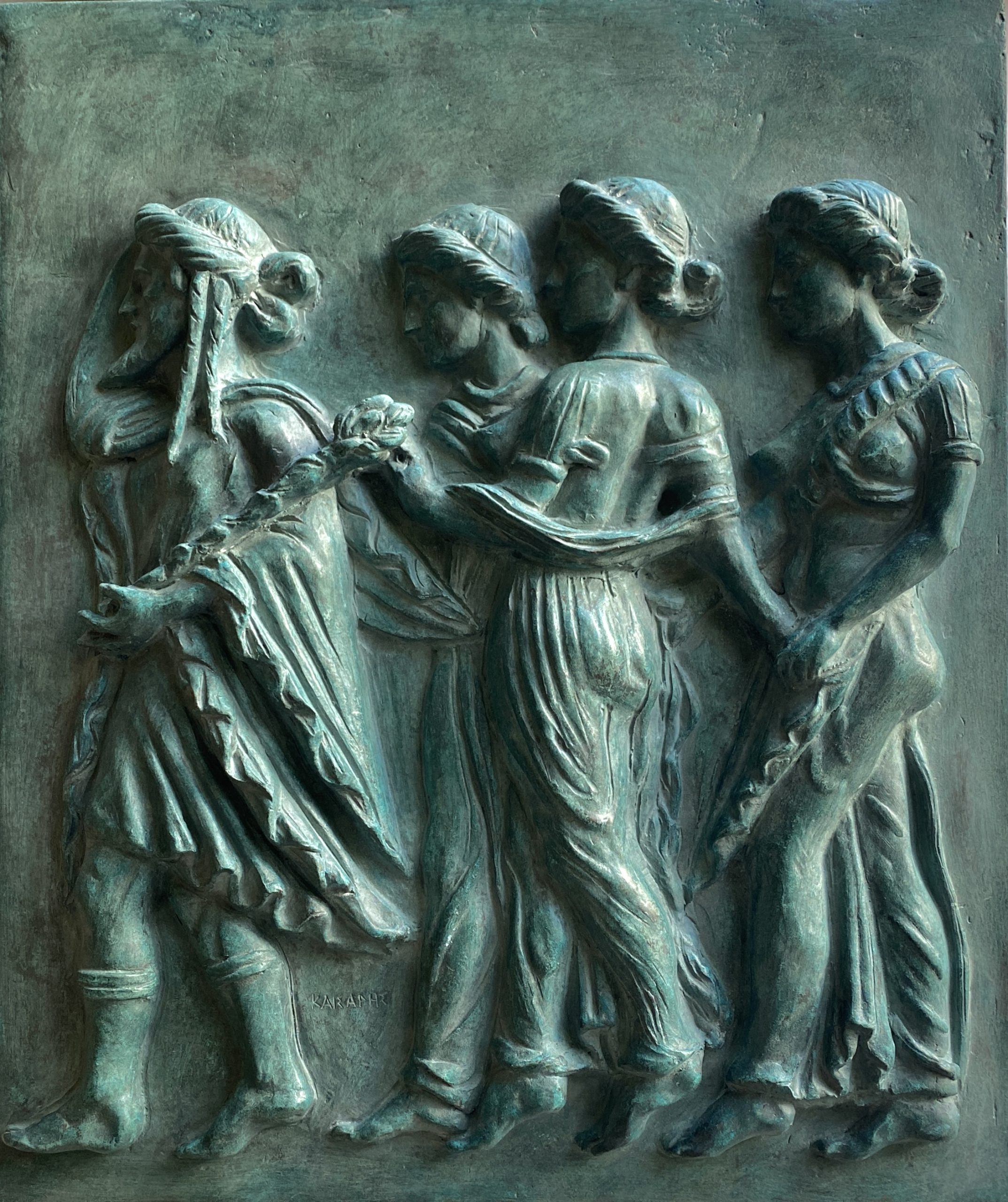 Read more about the article The three Horae led by Dionysos